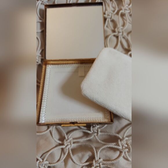 Zell Fifth Avenue Vintage Compact Powder Puff with Mirror - Picture 6 of 9